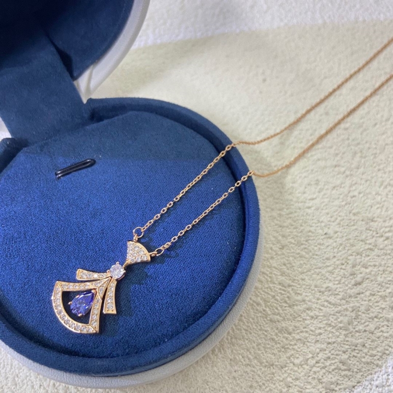 Bv1g*ai necklaces